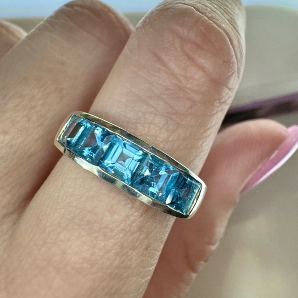 Vintage Princess cut Blue Topaz Raised band ring. Size about an 8 - Picture 16 of 16